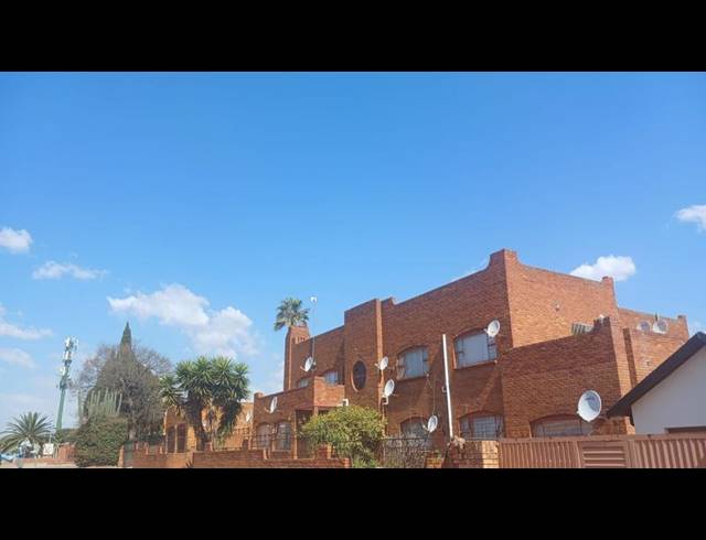 18 BEDROOM HOUSE FOR SALE IN HOSPITAL VIEW